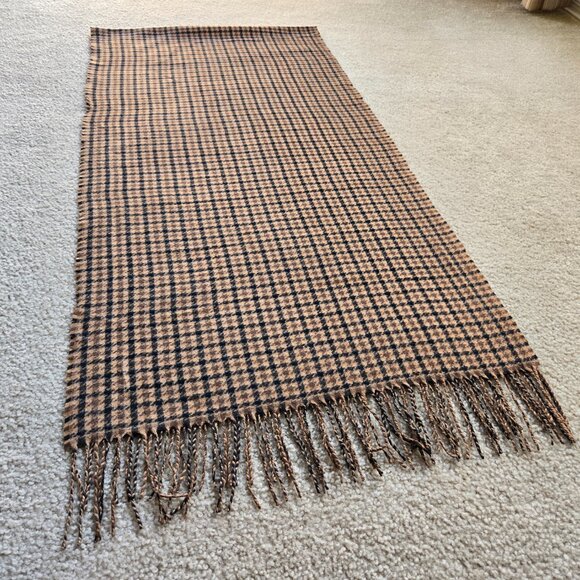 Cashmere Houndstooth Oblong Fringed Scarf Tan Black - Picture 9 of 10